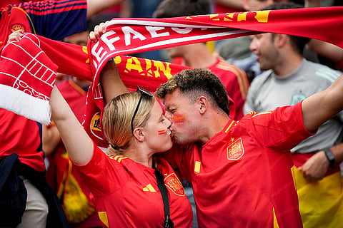Spain fans celebrate team's victory against Croatia